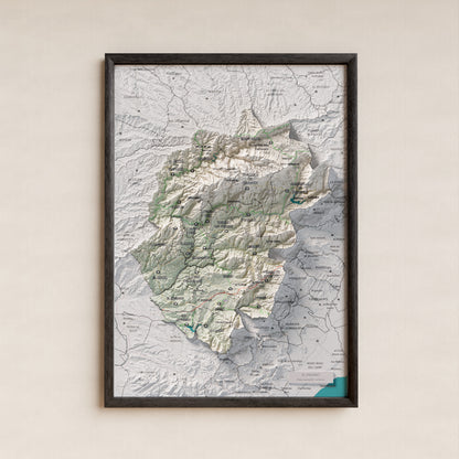 Mapa de relieve del Priorat, con el territorio en color y el entorno en blanco. Presentación con marco. 21 × 30 cm. Estilo Cartográfico.