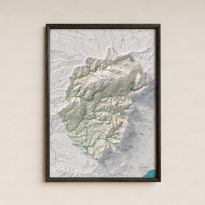 Mapa de relieve del Priorat, con el territorio en color y el entorno en blanco. Presentación con marco. 50 × 70 cm. Estilo Cartográfico.