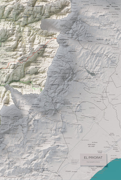 Mapa de relieve del Priorat, con el territorio en color y el entorno en blanco. Detalle de la zona inferior derecha. 61 × 91 cm. Estilo Cartográfico.