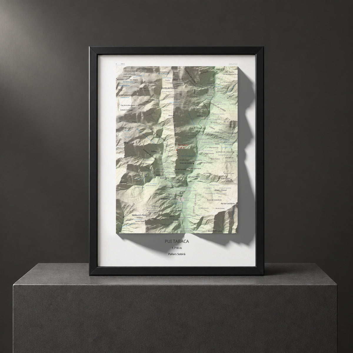 Mapa de relieve de Pui Tabaca, 1718 m, Pallars Sobirà, lámina 100 Cims de Trobart. Presentación enmarcada. 30 × 40 cm.
