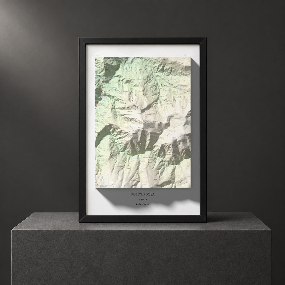 Mapa de relieve de Pui d'Urdosa, 2226 m, Pallars Sobirà, lámina 100 Cims de Trobart. Presentación enmarcada. 61 × 91 cm.