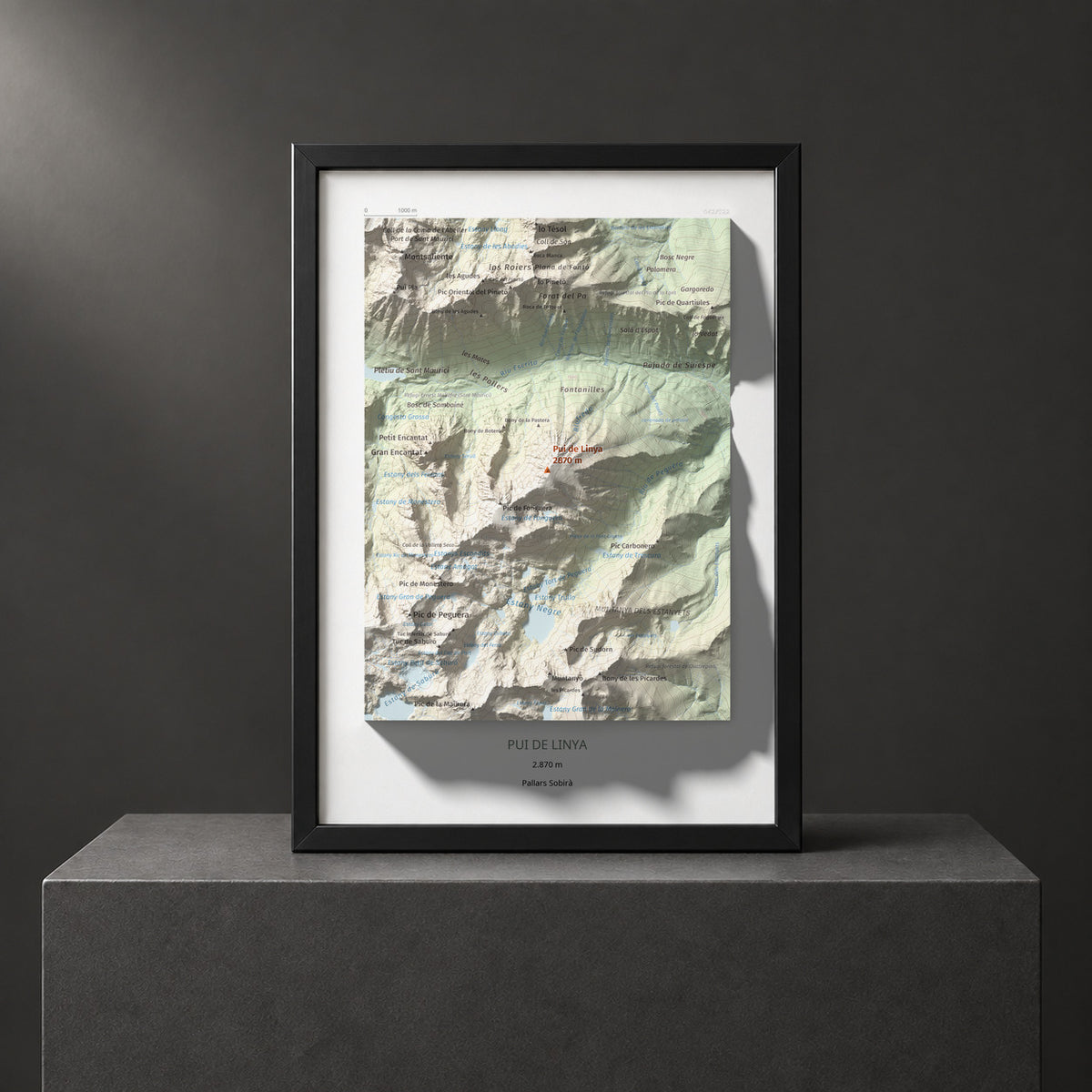Mapa de relieve de Pui de Linya, 2870 m, Pallars Sobirà, lámina 100 Cims de Trobart. Presentación enmarcada. 21 × 30 cm.