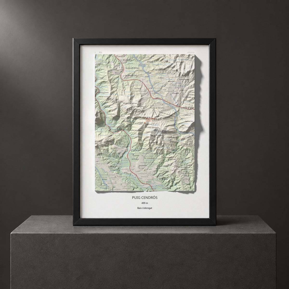 Mapa de relieve de Puig Cendrós, 499 m, Baix Llobregat, lámina 100 Cims de Trobart. Presentación enmarcada. 30 × 40 cm.