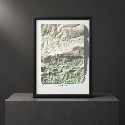 Mapa de relieve de Puig Estela, 2013 m, Ripollès, lámina 100 Cims de Trobart. Presentación enmarcada. 50 × 70 cm.