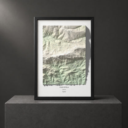 Mapa de relieve de Puig Estela, 2013 m, Ripollès, lámina 100 Cims de Trobart. Presentación enmarcada. 70 × 100 cm.