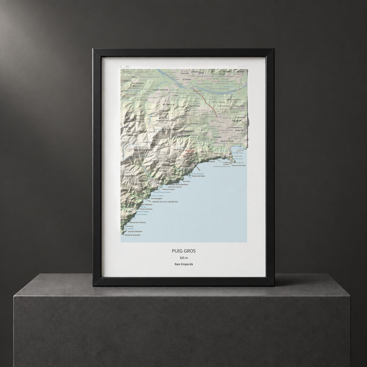 Mapa de relieve de Puig Gros, 325 m, Baix Empordà, lámina 100 Cims de Trobart. Presentación enmarcada. 30 × 40 cm.