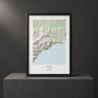 Mapa de relieve de Puig Gros, 325 m, Baix Empordà, lámina 100 Cims de Trobart. Presentación enmarcada. 70 × 100 cm.