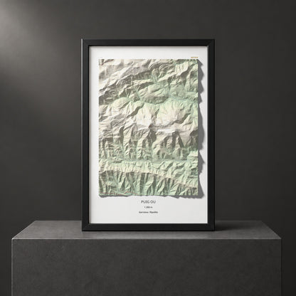 Mapa de relieve de Puig Ou, 1300 m, Garrotxa · Ripollès, lámina 100 Cims de Trobart. Presentación enmarcada. 61 × 91 cm.