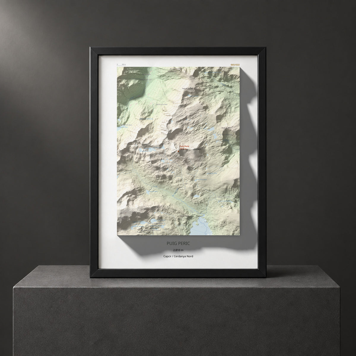 Mapa de relieve de Puig Peric, 2810 m, Capcir · Cerdanya Nord, lámina 100 Cims de Trobart. Presentación enmarcada. 30 × 40 cm.