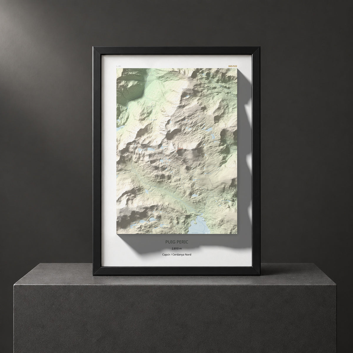 Mapa de relieve de Puig Peric, 2810 m, Capcir · Cerdanya Nord, lámina 100 Cims de Trobart. Presentación enmarcada. 50 × 70 cm.