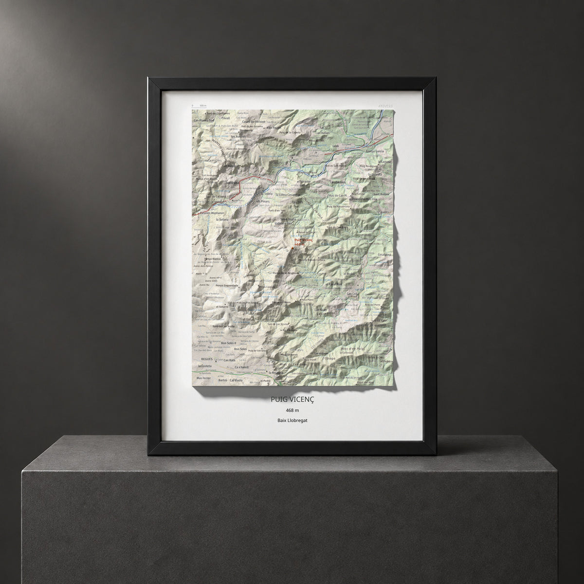 Mapa topográfico del relieve: Puig Vicenç, 468 m. Presentación enmarcada. 30 × 40 cm.