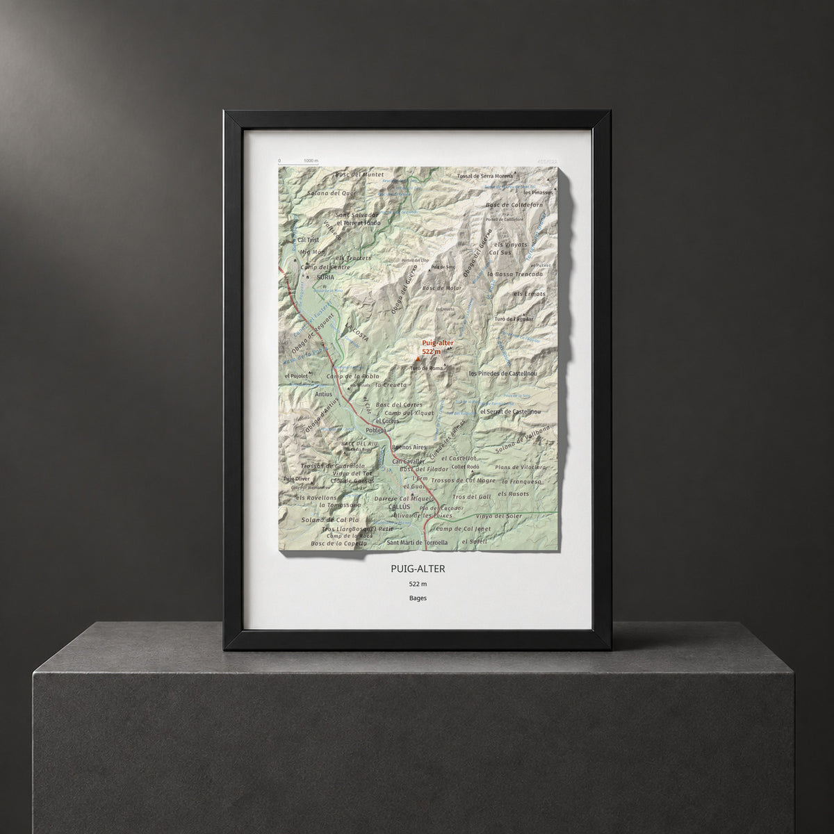 Mapa de relieve de Puig-alter, 522 m, Bages, lámina 100 Cims de Trobart. Presentación enmarcada. 21 × 30 cm.