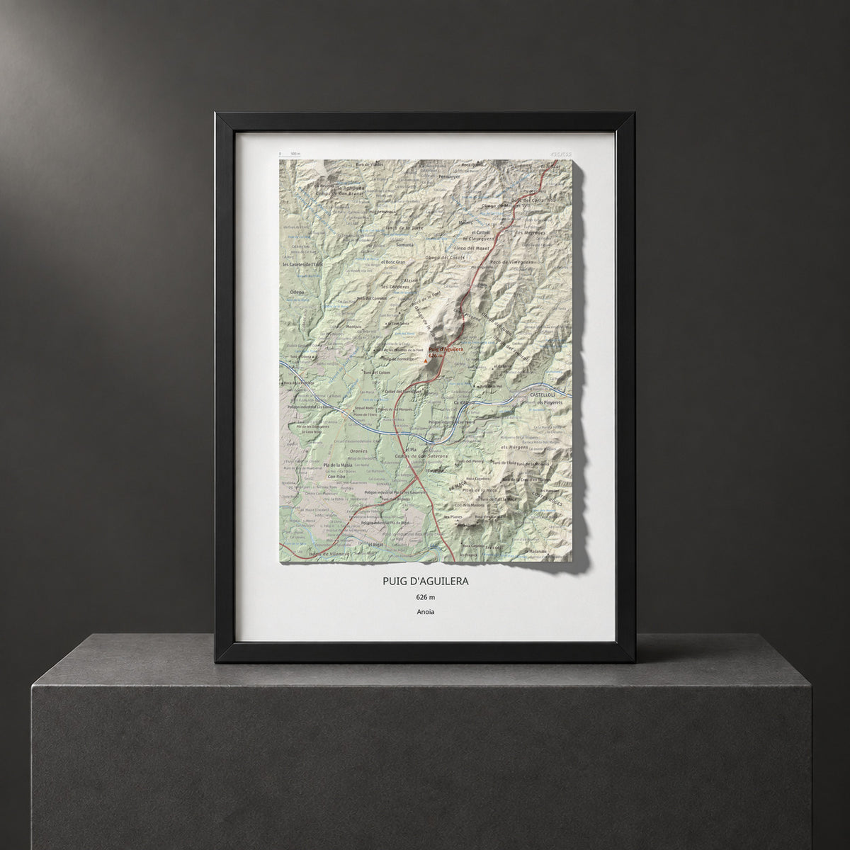 Mapa de relieve de Puig d'Aguilera, 626 m, Anoia, lámina 100 Cims de Trobart. Presentación enmarcada. 30 × 40 cm.