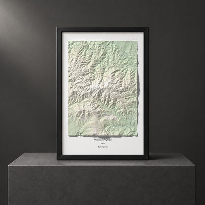 Mapa de relieve de Puig d'Arques, 533 m, Baix Empordà, lámina 100 Cims de Trobart. Presentación enmarcada. 61 × 91 cm.