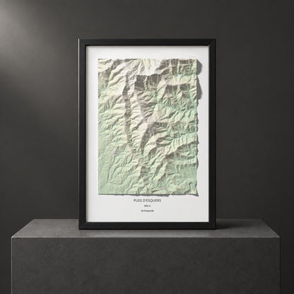 Mapa topográfico del relieve: Puig d'Esquers, 606 m. Presentación enmarcada. 70 × 100 cm.