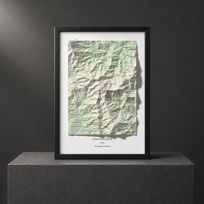 Mapa topogràfic del relleu: Puig d'en Jordà, 754 m. Presentació emmarcada. 21 × 30 cm.