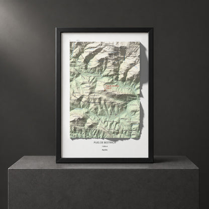 Mapa de relieve de Puig de Bestracà, 1056 m, Ripollès, lámina 100 Cims de Trobart. Presentación enmarcada. 21 × 30 cm.