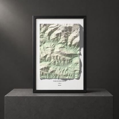 Mapa de relieve de Puig de Bestracà, 1056 m, Ripollès, lámina 100 Cims de Trobart. Presentación enmarcada. 61 × 91 cm.