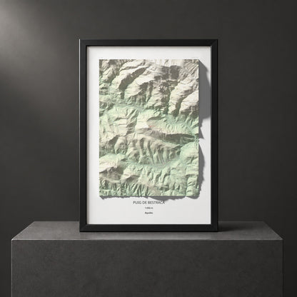 Mapa de relieve de Puig de Bestracà, 1056 m, Ripollès, lámina 100 Cims de Trobart. Presentación enmarcada. 70 × 100 cm.