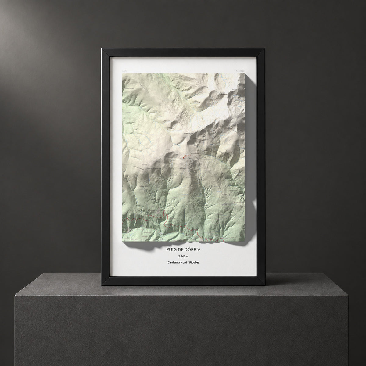 Mapa de relieve de Puig de Dòrria, 2547 m, Cerdanya Nord · Ripollès, lámina 100 Cims de Trobart. Presentación enmarcada. 61 × 91 cm.
