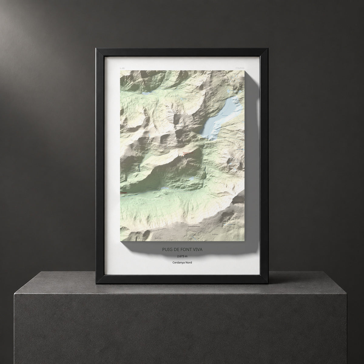 Mapa de relieve de Puig de Font Viva, 2673 m, Cerdanya Nord, lámina 100 Cims de Trobart. Presentación enmarcada. 50 × 70 cm.