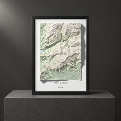 Mapa de relieve de Puig de Gallicant, 1010 m, Baix Camp, lámina 100 Cims de Trobart. Presentación enmarcada. 50 × 70 cm.
