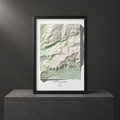 Mapa de relieve de Puig de Gallicant, 1010 m, Baix Camp, lámina 100 Cims de Trobart. Presentación enmarcada. 61 × 91 cm.