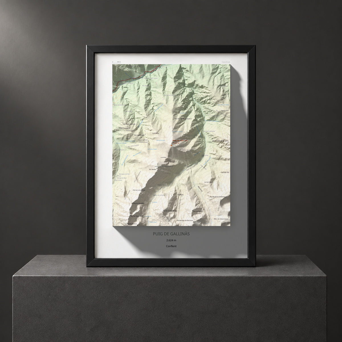 Mapa de relieve de Puig de Gallinàs, 2624 m, Conflent, lámina 100 Cims de Trobart. Presentación enmarcada. 30 × 40 cm.