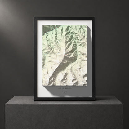 Mapa de relieve de Puig de Gallinàs, 2624 m, Conflent, lámina 100 Cims de Trobart. Presentación enmarcada. 50 × 70 cm.
