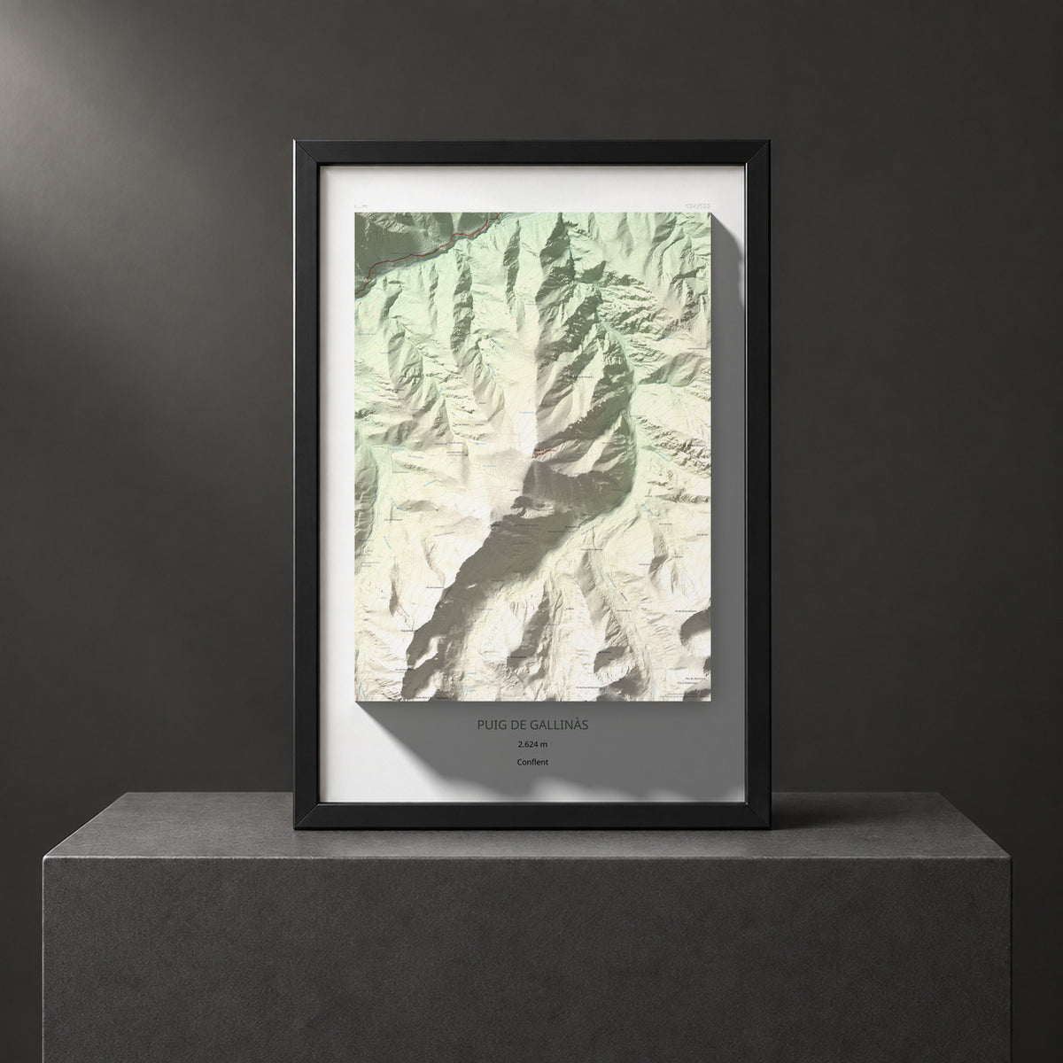 Mapa de relieve de Puig de Gallinàs, 2624 m, Conflent, lámina 100 Cims de Trobart. Presentación enmarcada. 61 × 91 cm.