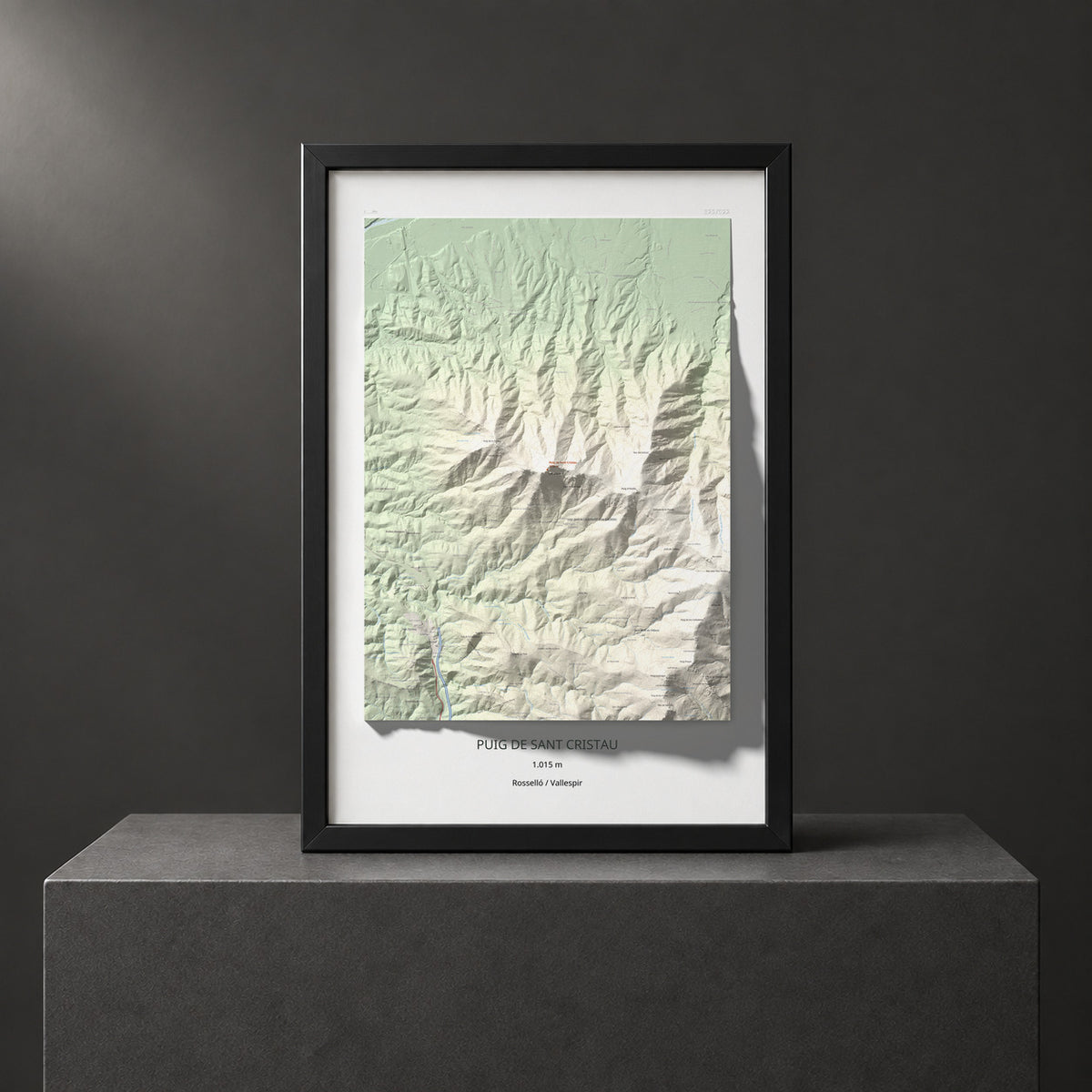 Mapa de relieve de Puig de Sant Cristau, 1015 m, Rosselló · Vallespir, lámina 100 Cims de Trobart. Presentación enmarcada. 61 × 91 cm.
