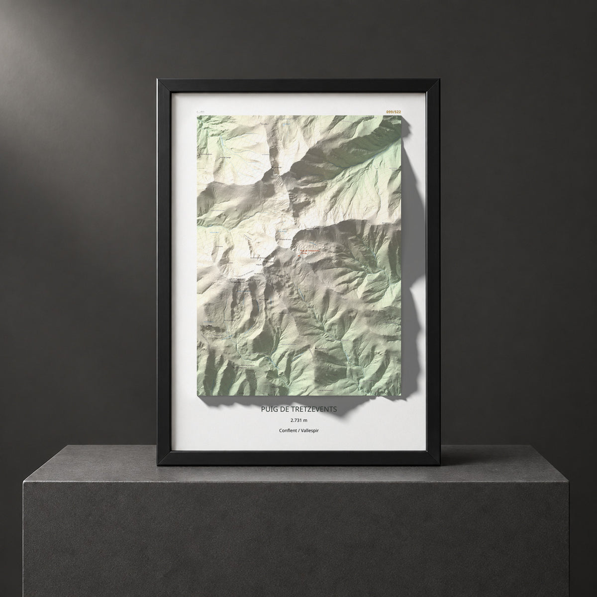 Mapa de relieve de Puig de Tretzevents, 2731 m, Conflent · Vallespir, lámina 100 Cims de Trobart. Presentación enmarcada. 50 × 70 cm.