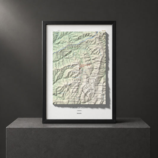 Mapa de relieve de Puig de la Caritat, 1010 m, Moianès, lámina 100 Cims de Trobart. Presentación enmarcada. 21 × 30 cm.