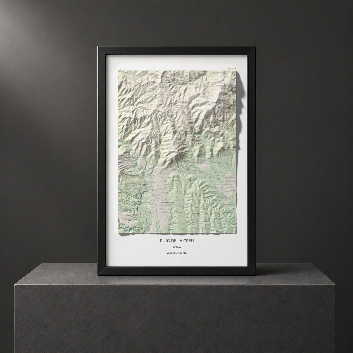 Mapa de relieve de Puig de la Creu, 668 m, Vallès Occidental, lámina 100 Cims de Trobart. Presentación enmarcada. 61 × 91 cm.