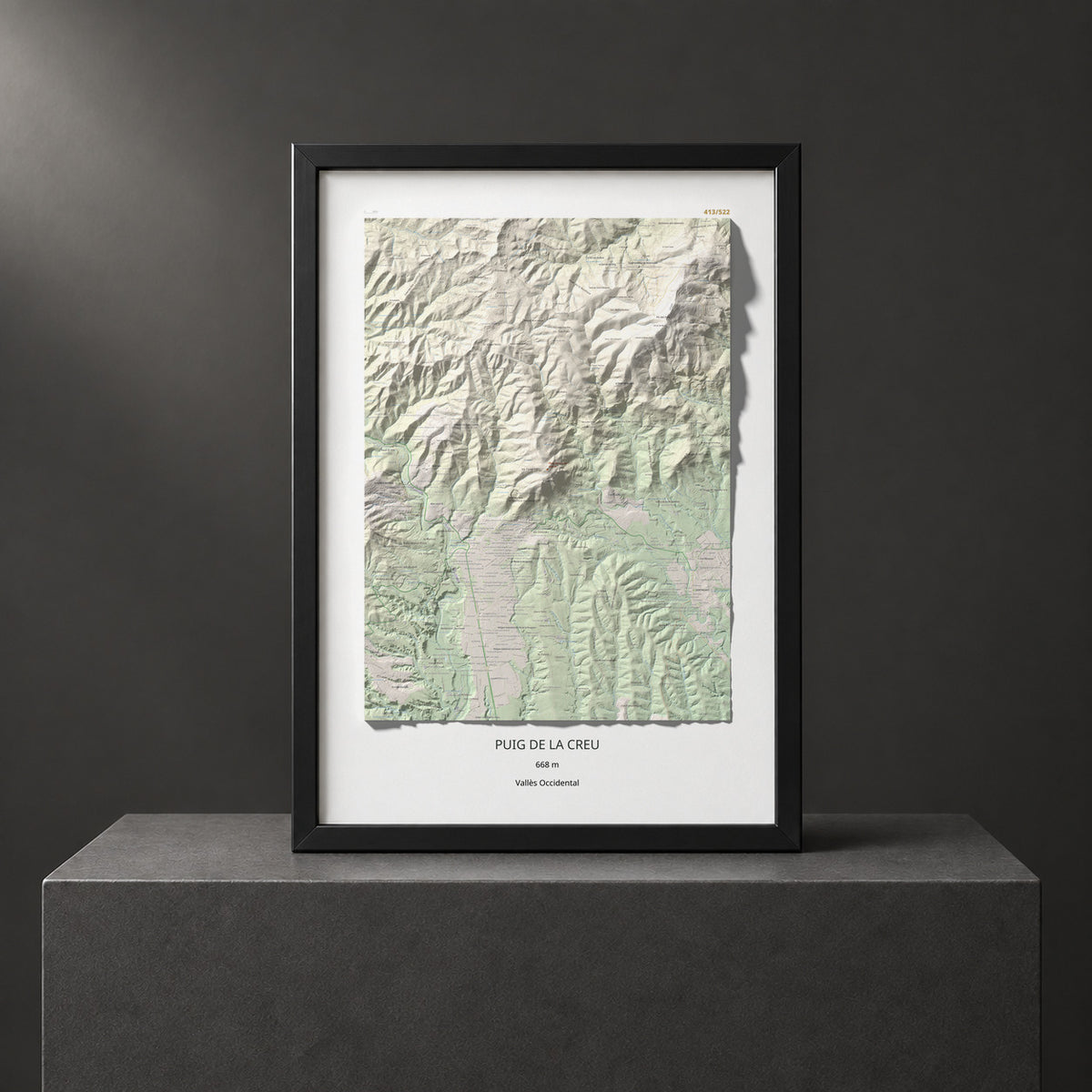Mapa de relieve de Puig de la Creu, 668 m, Vallès Occidental, lámina 100 Cims de Trobart. Presentación enmarcada. 70 × 100 cm.