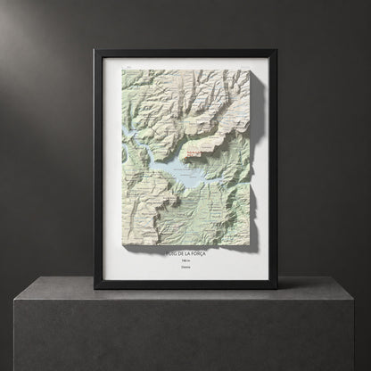 Mapa de relieve de Puig de la Força, 740 m, Osona, lámina 100 Cims de Trobart. Presentación enmarcada. 30 × 40 cm.