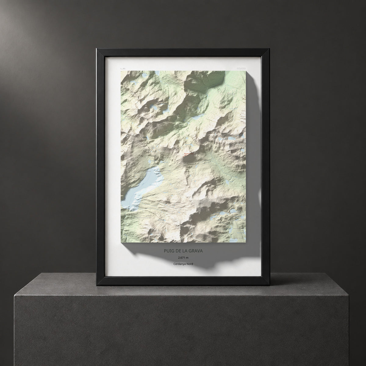 Mapa de relieve de Puig de la Grava, 2671 m, Cerdanya Nord, lámina 100 Cims de Trobart. Presentación enmarcada. 50 × 70 cm.