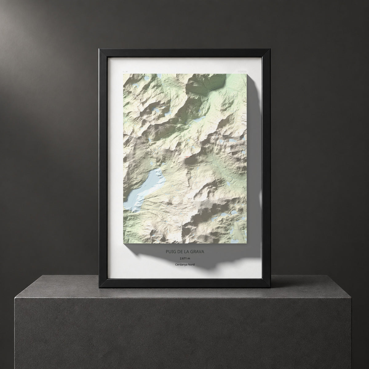 Mapa de relieve de Puig de la Grava, 2671 m, Cerdanya Nord, lámina 100 Cims de Trobart. Presentación enmarcada. 70 × 100 cm.