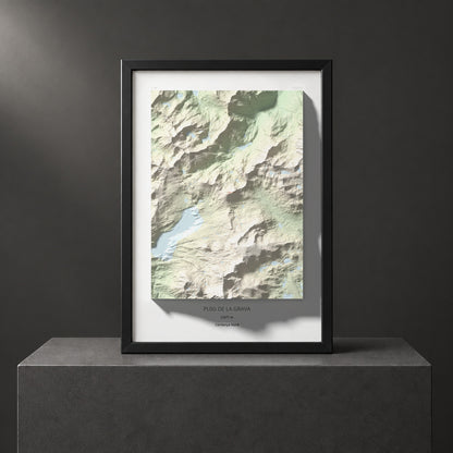 Mapa de relieve de Puig de la Grava, 2671 m, Cerdanya Nord, lámina 100 Cims de Trobart. Presentación enmarcada. 70 × 100 cm.