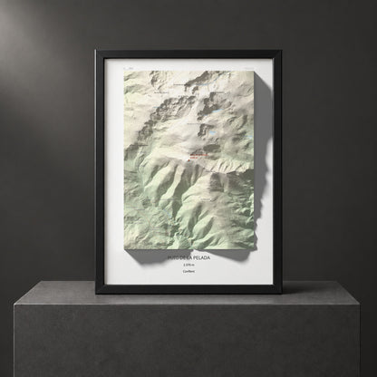 Mapa de relieve de Puig de la Pelada, 2370 m, Conflent, lámina 100 Cims de Trobart. Presentación enmarcada. 30 × 40 cm.