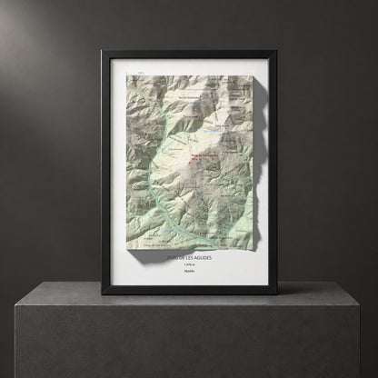 Mapa de relieve de Puig de les Agudes, 1976 m, Ripollès, lámina 100 Cims de Trobart. Presentación enmarcada. 21 × 30 cm.