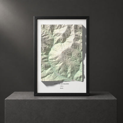 Mapa de relieve de Puig de les Agudes, 1976 m, Ripollès, lámina 100 Cims de Trobart. Presentación enmarcada. 61 × 91 cm.