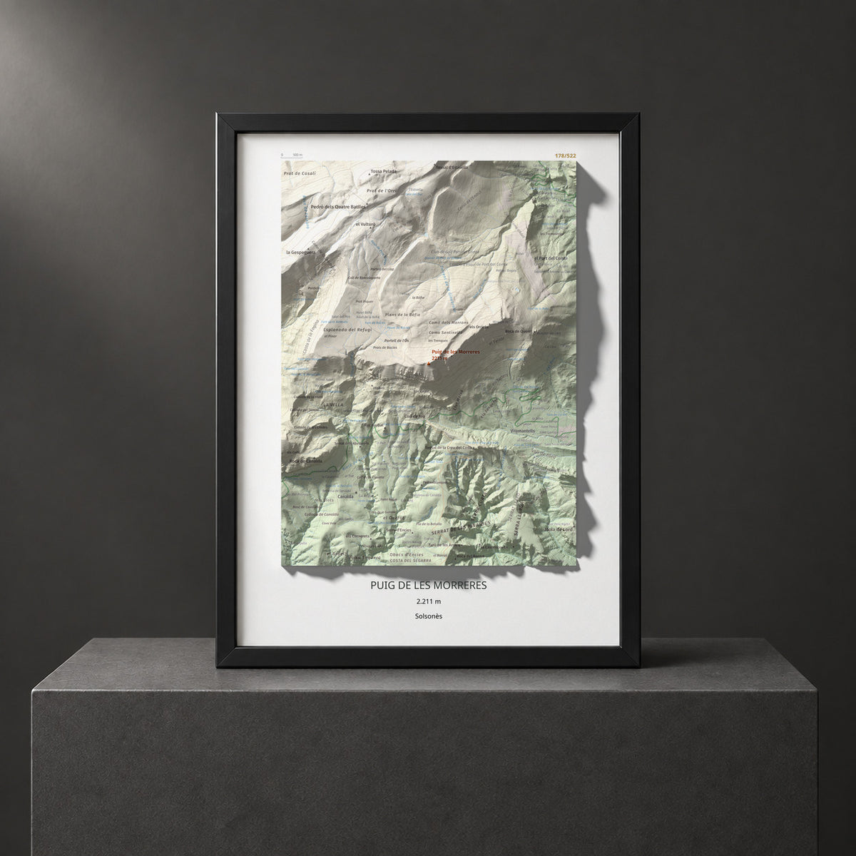 Mapa de relieve de Puig de les Morreres, 2211 m, Solsonès, lámina 100 Cims de Trobart. Presentación enmarcada. 30 × 40 cm.