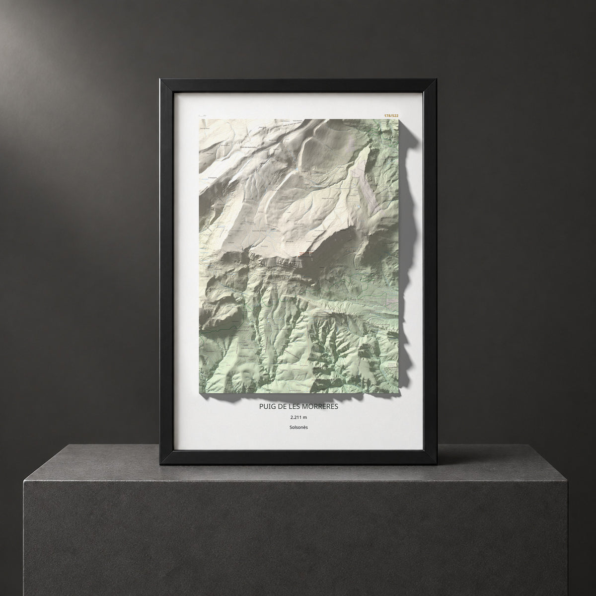 Mapa de relieve de Puig de les Morreres, 2211 m, Solsonès, lámina 100 Cims de Trobart. Presentación enmarcada. 70 × 100 cm.
