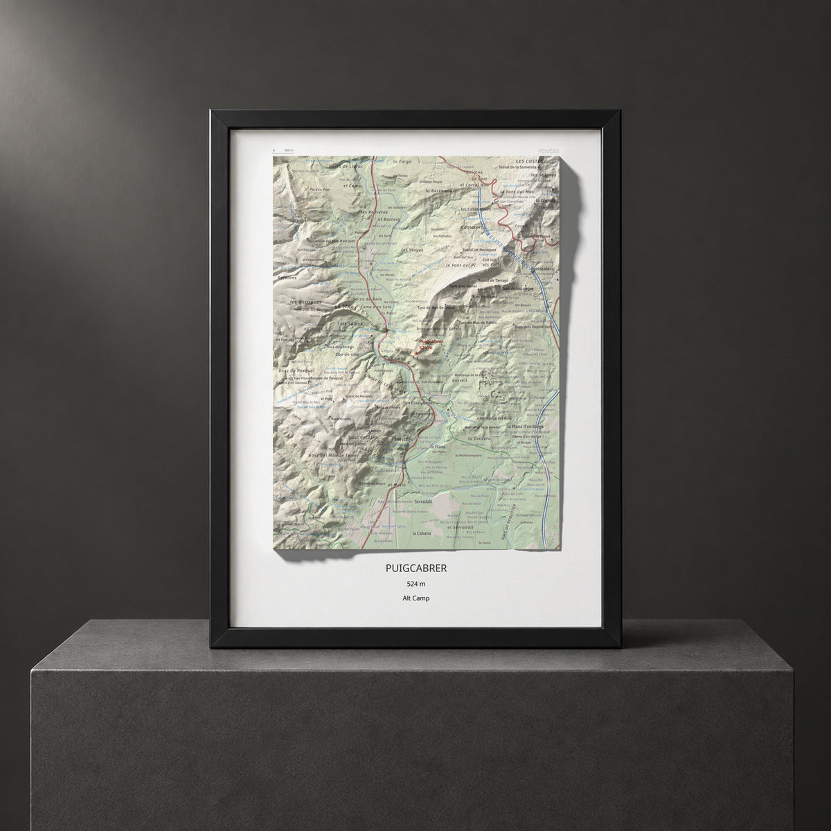 Mapa de relieve de Puigcabrer, 524 m, Alt Camp, lámina 100 Cims de Trobart. Presentación enmarcada. 30 × 40 cm.