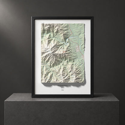 Mapa de relieve de Puigdefrou, 839 m, Selva, lámina 100 Cims de Trobart. Presentación enmarcada. 30 × 40 cm.