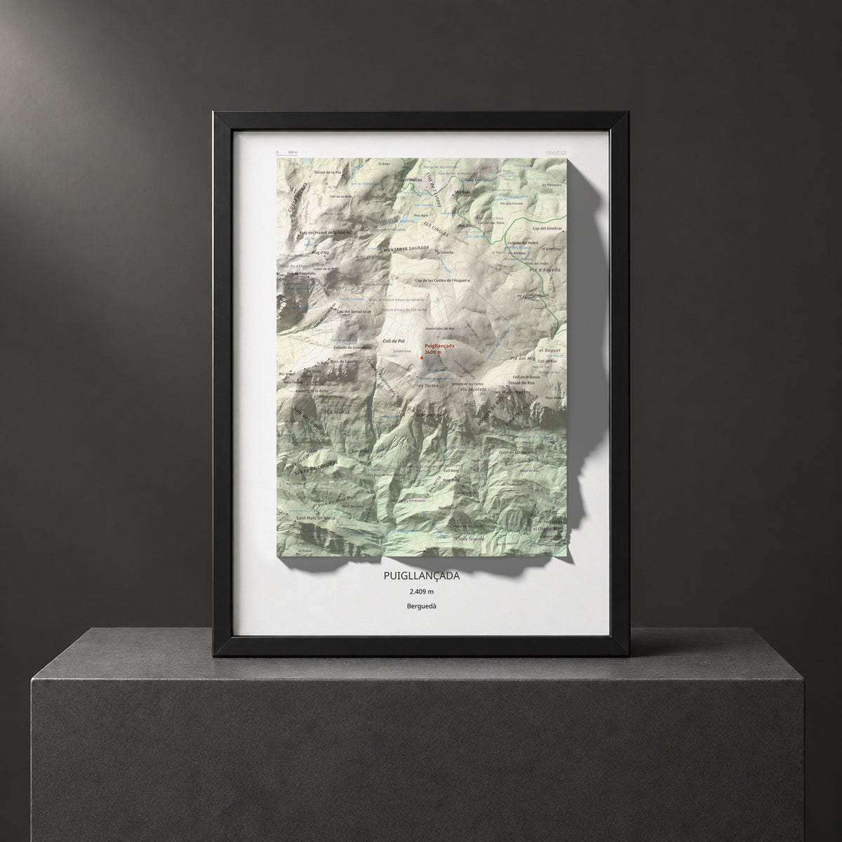 Mapa de relieve de Puigllançada, 2409 m, Berguedà, lámina 100 Cims de Trobart. Presentación enmarcada. 30 × 40 cm.