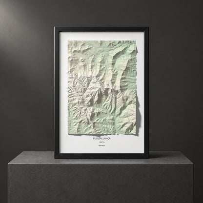 Mapa de relieve de Puigsallança, 1027 m, Garrotxa, lámina 100 Cims de Trobart. Presentación enmarcada. 70 × 100 cm.