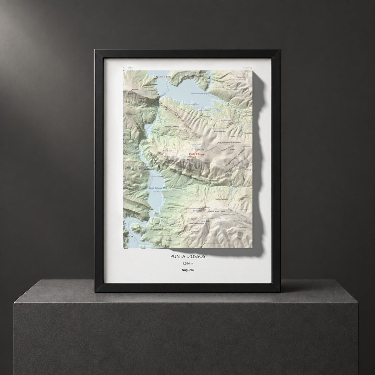 Mapa de relieve de Punta d'Ossos, 1014 m, Noguera, lámina 100 Cims de Trobart. Presentación enmarcada. 30 × 40 cm.