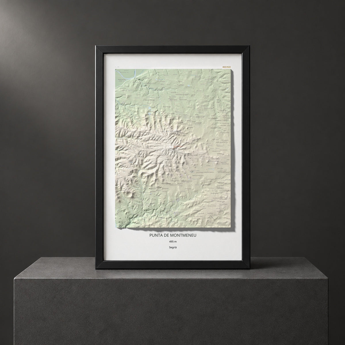 Mapa de relieve de Punta de Montmeneu, 495 m, Segrià, lámina 100 Cims de Trobart. Presentación enmarcada. 61 × 91 cm.